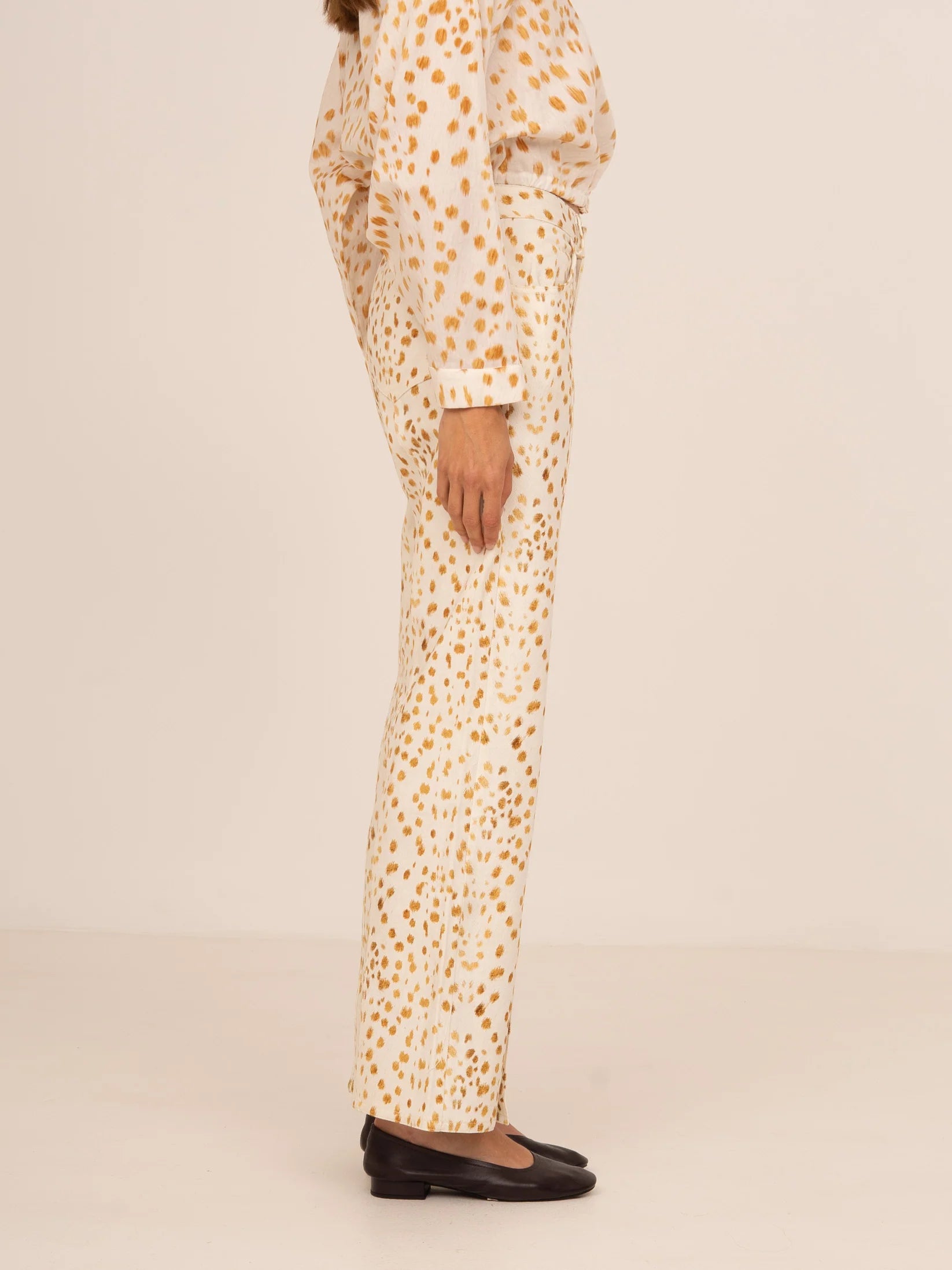THE OH! DEER PRINT DENIM - LIGHT WASH  - VIA CARMEN SAYS | Only €86 | NOW AVAILABLE TO SHOP at IAMINHATELOVE 