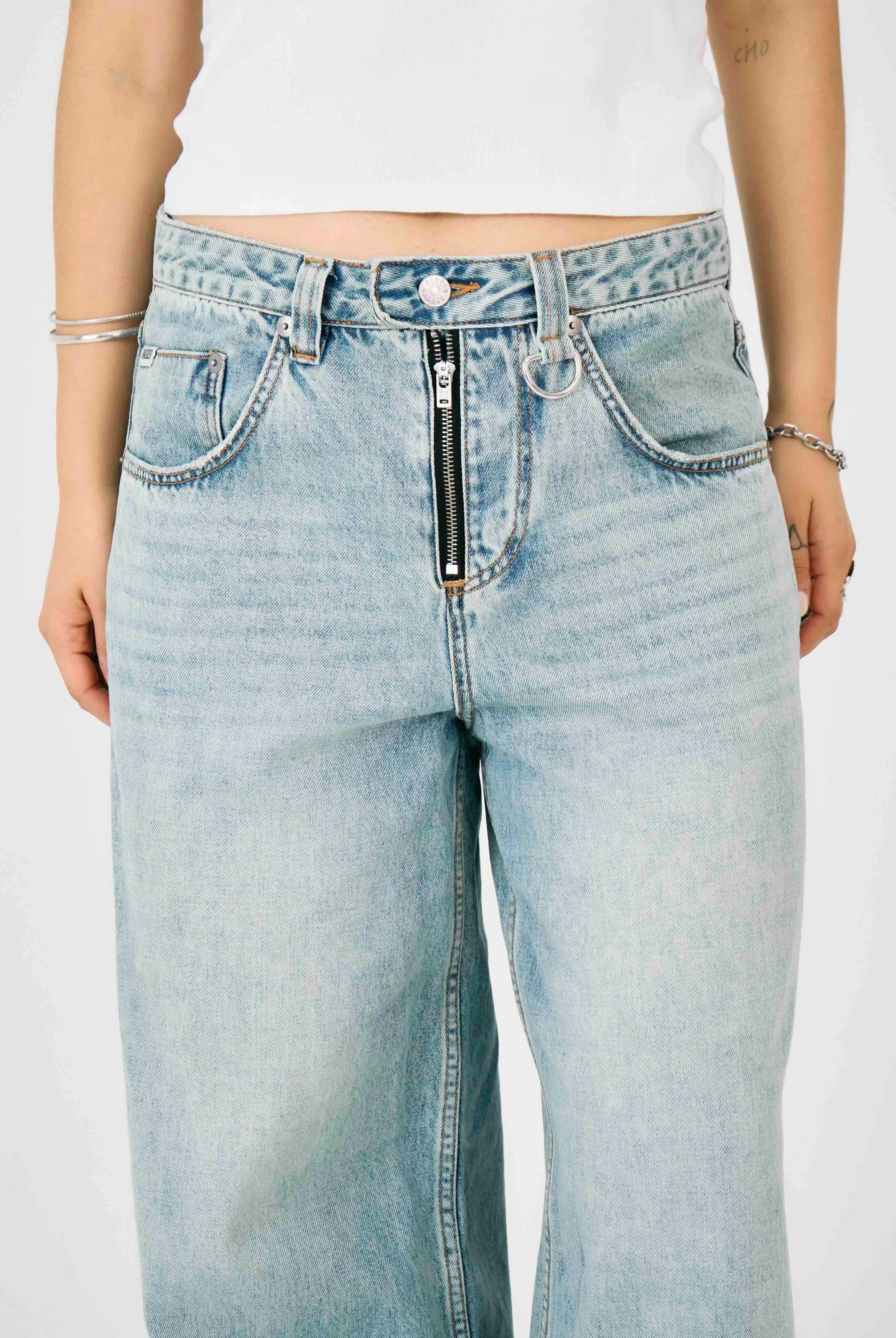 THE LOOSE SLIM SWEEPER DENIM  - VIA THE RAGGED PRIEST | Only €86 | NOW AVAILABLE TO SHOP at IAMINHATELOVE 