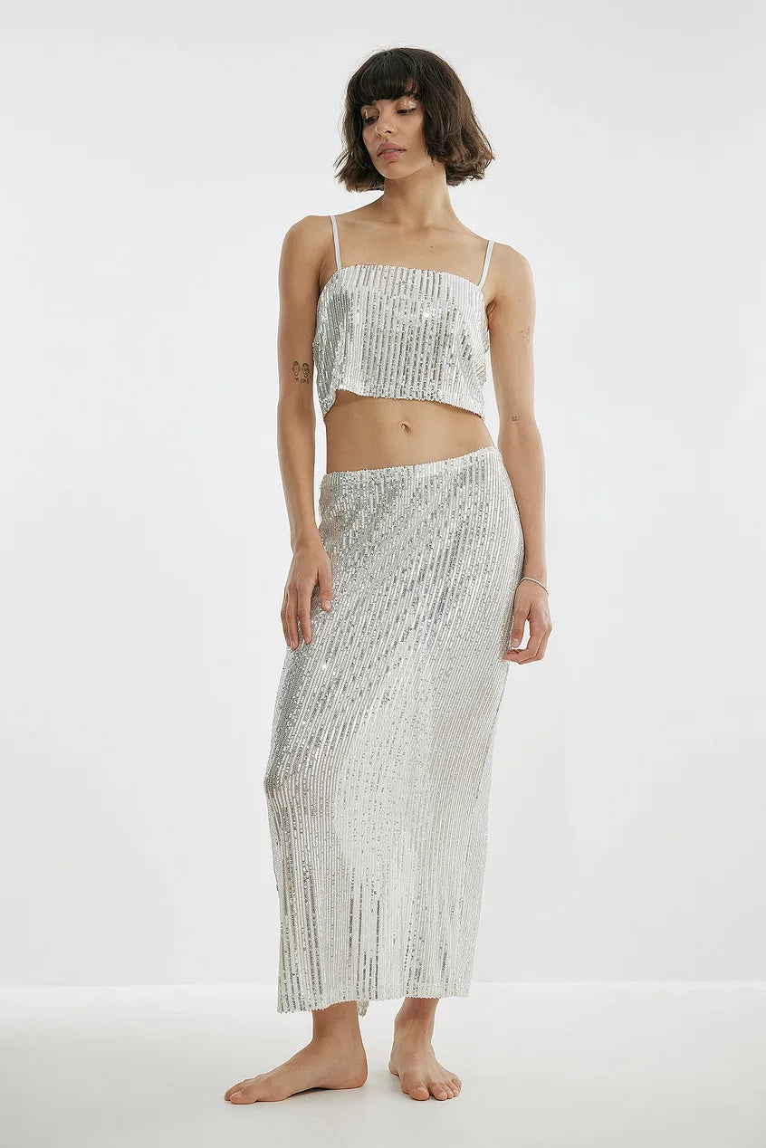 LONG SLIT SILVER SEQUIN SKIRT - EXCLUSIVE Skirts from NA-KD - Just €55.20! SHOP NOW AT IAMINHATELOVE BOTH IN STORE FOR CYPRUS AND ONLINE WORLDWIDE @ IAMINHATELOVE.COM