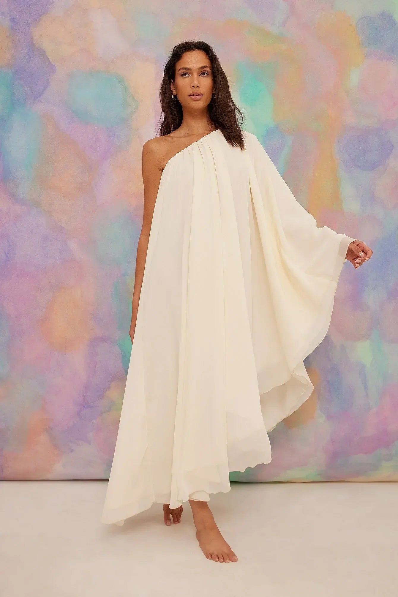 ONE SLEEVE CHIFFON SLANTED MIDI DRESS - OFF WHITE - EXCLUSIVE Dresses from NA-KD - Just €63! SHOP NOW AT IAMINHATELOVE BOTH IN STORE FOR CYPRUS AND ONLINE WORLDWIDE @ IAMINHATELOVE.COM