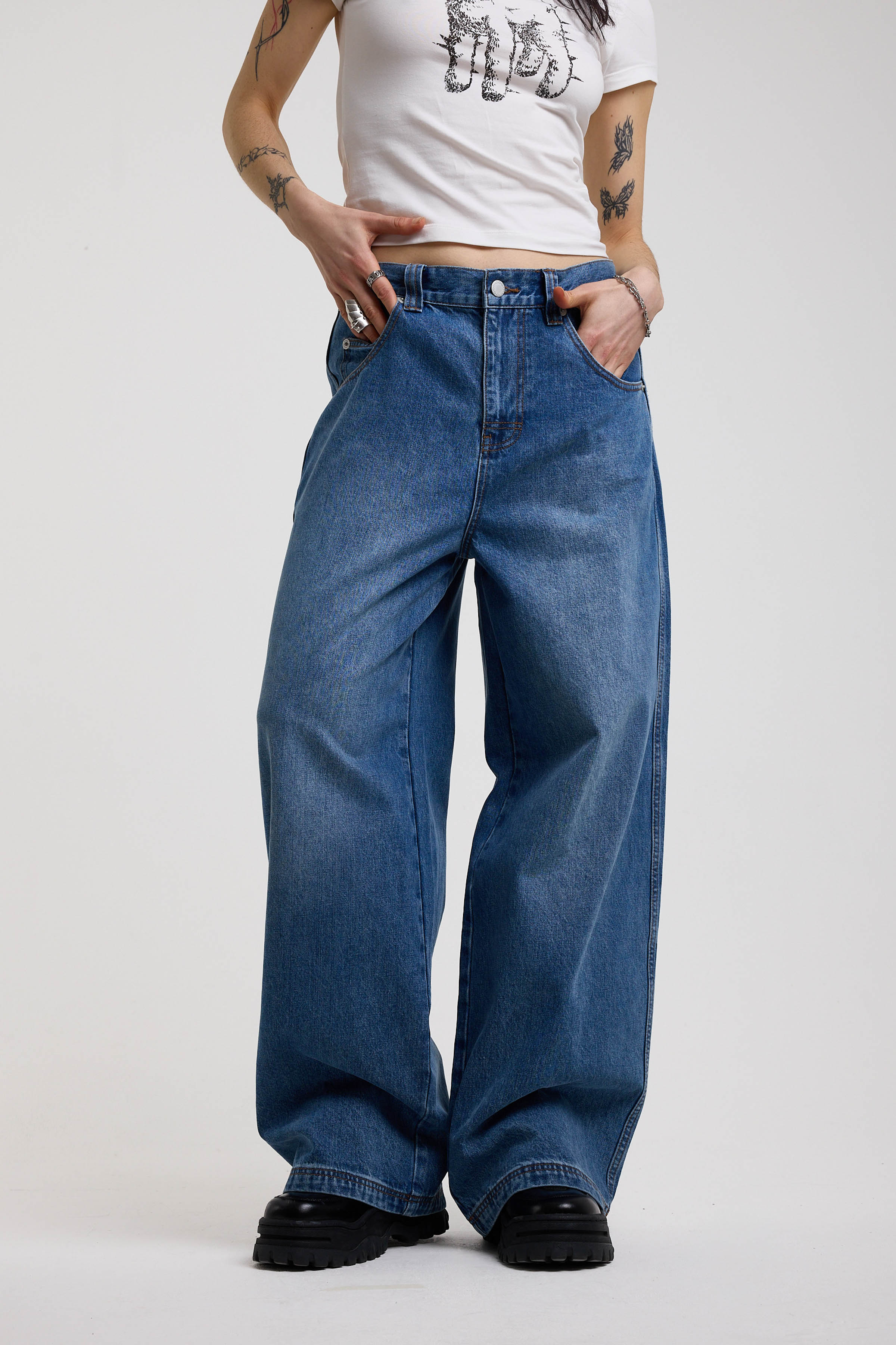 THE BOUND BAGGY CINCH HARDWARE JEANS IN MID BLUE WASH  - VIA THE RAGGED PRIEST | Only €103 | NOW AVAILABLE TO SHOP at IAMINHATELOVE 